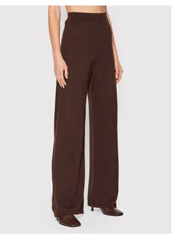 NA-KD Spodnie materiałowe Knitted 1100-004513-0765-003 Brązowy Regular Fit ze sklepu MODIVO w kategorii Spodnie damskie - zdjęcie 152527971