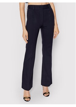 Victoria Victoria Beckham Spodnie materiałowe 1322WTR003869A Granatowy Regular Fit ze sklepu MODIVO w kategorii Spodnie damskie - zdjęcie 152547394