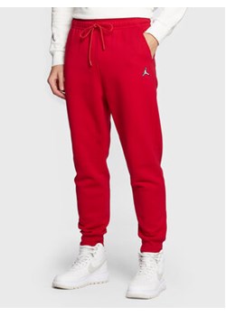 Nike Spodnie dresowe Brooklyn Fleece DQ7340 Czerwony Relaxed Fit ze sklepu MODIVO w kategorii Spodnie męskie - zdjęcie 152548890