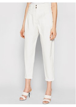 Patrizia Pepe Jeansy 8J0968/A8E3-W146 Biały Boyfriend Fit ze sklepu MODIVO w kategorii Jeansy damskie - zdjęcie 152549550