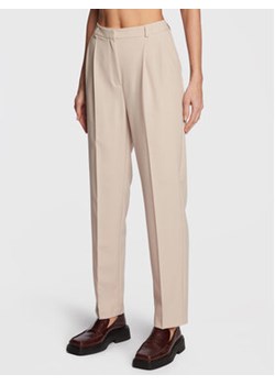 Birgitte Herskind Spodnie materiałowe Brandy 4604878 Écru Relaxed Fit ze sklepu MODIVO w kategorii Spodnie damskie - zdjęcie 152551982
