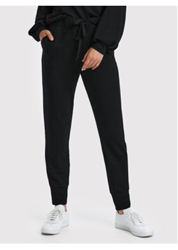 Cream Spodnie dresowe Salina 10609185 Czarny Relaxed Fit ze sklepu MODIVO w kategorii Spodnie damskie - zdjęcie 152555784