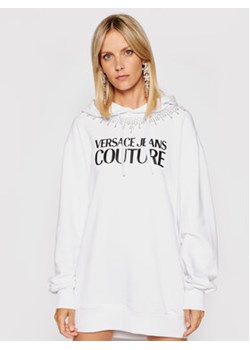 Versace Jeans Couture Sukienka dzianinowa Crystal 71HAIG03 Biały Boxy Fit ze sklepu MODIVO w kategorii Sukienki - zdjęcie 152560144