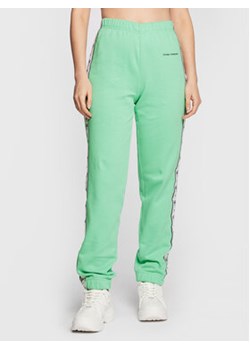 Chiara Ferragni Spodnie dresowe 73CBAT07 Zielony Relaxed Fit ze sklepu MODIVO w kategorii Spodnie damskie - zdjęcie 152575860