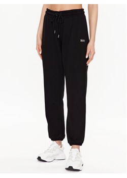 DKNY Sport Spodnie dresowe DP2P3114 Czarny Classic Fit ze sklepu MODIVO w kategorii Spodnie damskie - zdjęcie 152585513