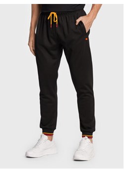 Ellesse Spodnie dresowe Cesar SHP16445 Czarny Regular Fit ze sklepu MODIVO w kategorii Spodnie męskie - zdjęcie 152592471