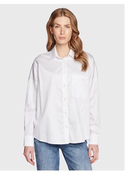 Guess Koszula W3RH57 WAF10 Biały Regular Fit ze sklepu MODIVO w kategorii Koszule damskie - zdjęcie 152593140