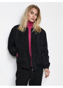Kaffe Kurtka bomber Boline 10506755 Czarny Regular Fit ze sklepu MODIVO w kategorii Kurtki damskie - zdjęcie 152603652