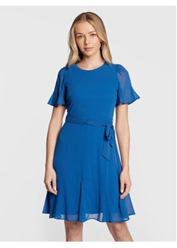DKNY Sukienka koktajlowa DD2EI956 Niebieski Regular Fit ze sklepu MODIVO w kategorii Sukienki - zdjęcie 152616421