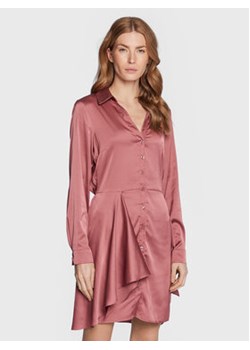Guess Sukienka koszulowa Alya W2BK83 WF1T2 Różowy Regular Fit ze sklepu MODIVO w kategorii Sukienki - zdjęcie 152633032
