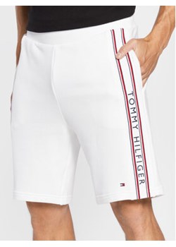 Tommy Hilfiger Szorty sportowe UM0UM02420 Biały Regular Fit ze sklepu MODIVO w kategorii Spodenki męskie - zdjęcie 152634012