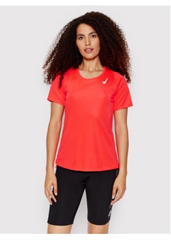 Nike Koszulka techniczna Race DD5927 Czerwony Slim Fit ze sklepu MODIVO w kategorii Bluzki damskie - zdjęcie 152637662