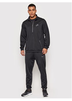 Nike Dres Sport Essentials DM6845 Czarny Regular Fit ze sklepu MODIVO w kategorii Dresy męskie - zdjęcie 152637781