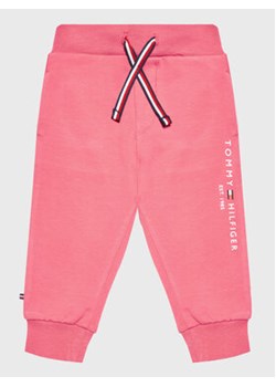 Tommy Hilfiger Spodnie dresowe Baby Essential KN0KN01281 Różowy Regular Fit ze sklepu MODIVO w kategorii Spodnie i półśpiochy - zdjęcie 152639612
