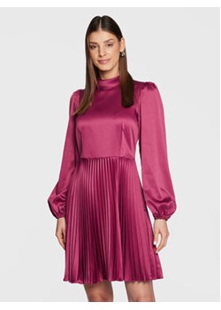 Closet London Sukienka koktajlowa D8554 Fioletowy Regular Fit ze sklepu MODIVO w kategorii Sukienki - zdjęcie 152646331