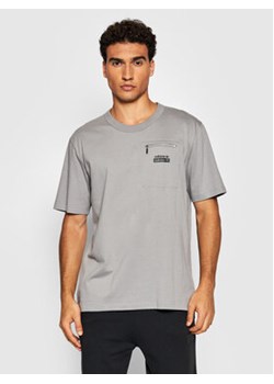 adidas T-Shirt R.Y.V. H11470 Szary Loose Fit ze sklepu MODIVO w kategorii T-shirty męskie - zdjęcie 152647122