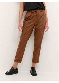 Kaffe Spodnie materiałowe Ebona 10506868 Brązowy Regular Fit ze sklepu MODIVO w kategorii Spodnie damskie - zdjęcie 152650041