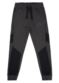 Nike Spodnie dresowe Sportswear Winterized Tech CD2162 Czarny Slim Fit ze sklepu MODIVO w kategorii Spodnie chłopięce - zdjęcie 152652212