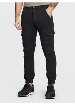 Guess Joggery New Kombat M3RB17 WF5U3 Czarny Slim Fit ze sklepu MODIVO w kategorii Spodnie męskie - zdjęcie 152653461