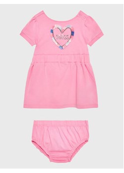Guess Sukienka codzienna A3GK04 K6YW1 Różowy Regular Fit ze sklepu MODIVO w kategorii Odzież dla niemowląt - zdjęcie 152660344