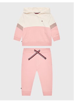 Tommy Hilfiger Dres Colorblock KN0KN01558 Różowy Regular Fit ze sklepu MODIVO w kategorii Dresy dla niemowlaka - zdjęcie 152665650