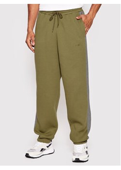 Levi's® Spodnie dresowe A3310-0000 Zielony Regular Fit ze sklepu MODIVO w kategorii Spodnie męskie - zdjęcie 152669350