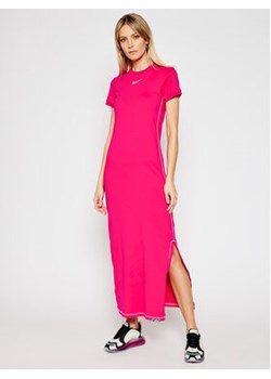 Nike Sukienka codzienna Icon Clash DC5290 Różowy Tight Fit ze sklepu MODIVO w kategorii Sukienki - zdjęcie 152669840