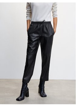 Mango Spodnie z imitacji skóry Apple 47040029 Czarny Regular Fit ze sklepu MODIVO w kategorii Spodnie damskie - zdjęcie 152671841