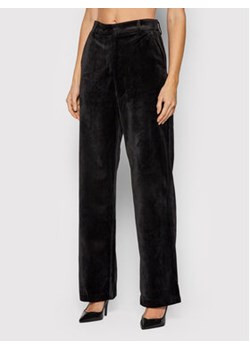 NA-KD Spodnie materiałowe 1100-004525-0002-581 Czarny Regular Fit ze sklepu MODIVO w kategorii Spodnie damskie - zdjęcie 152675030