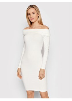 Guess Sukienka dzianinowa Ines W1YK0H Z2V40 Biały Slim Fit ze sklepu MODIVO w kategorii Sukienki - zdjęcie 152682333