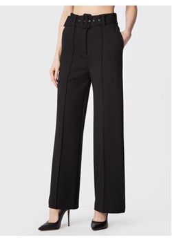 Guess Spodnie materiałowe W3RB18 KBJP2 Czarny Regular Fit ze sklepu MODIVO w kategorii Spodnie damskie - zdjęcie 152686340