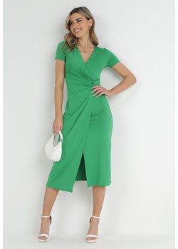 Zielona Sukienka Midi z Kopertowym Dekoltem i Węzłem z Przodu Lephine ze sklepu Born2be Odzież w kategorii Sukienki - zdjęcie 152695472