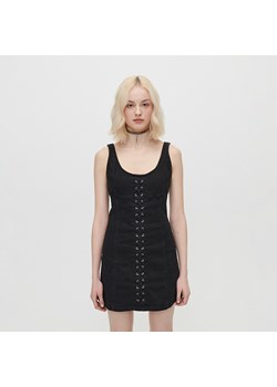 Jeansowa sukienka na ramiączkach z efektem sprania czarna - Czarny ze sklepu House w kategorii Sukienki - zdjęcie 152905644