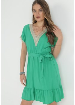 Zielona Sukienka z Gumką w Pasie z Plecionymi Wstawkami z Wiskozy Hanora ze sklepu Born2be Odzież w kategorii Sukienki - zdjęcie 153017880