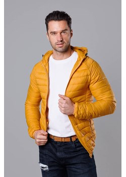 Pikowana kurtka męska z kapturem kurkuma (HM112-10) ze sklepu goodlookin.pl w kategorii Kurtki męskie - zdjęcie 153031372