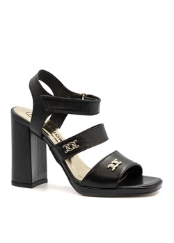 Czarne skórzane sandały na słupku KR4548 ze sklepu NESCIOR w kategorii Sandały damskie - zdjęcie 153070054