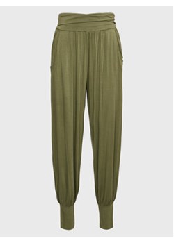 Deha Spodnie dresowe Harem A00215 Zielony Loose Fit ze sklepu MODIVO w kategorii Spodnie damskie - zdjęcie 153075673