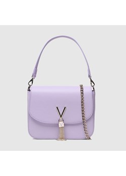VALENTINO SPA - Fioletowa torebka na ramie z ozdobnym &quot;V&quot; DIVINA SHOULDER BAG ze sklepu outfit.pl w kategorii Kopertówki - zdjęcie 153154403