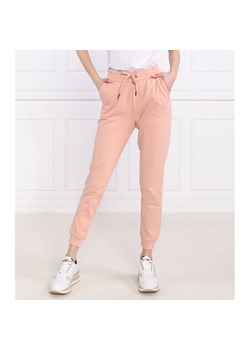 Armani Exchange Spodnie dresowe | Regular Fit ze sklepu Gomez Fashion Store w kategorii Spodnie damskie - zdjęcie 153160103
