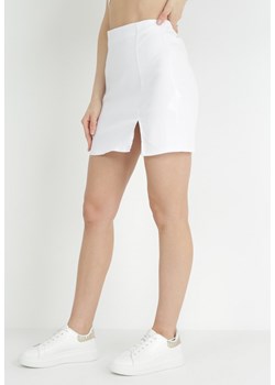 Biała Spódnica Mini z Rozcięciem na Dole i Gumką w Talii Aiguillon ze sklepu Born2be Odzież w kategorii Spódnice - zdjęcie 153195412