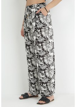 Czarne Spodnie w Kwiaty z Wiskozy Eleanie ze sklepu Born2be Odzież w kategorii Spodnie damskie - zdjęcie 153232463