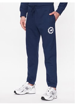 New Balance Spodnie dresowe MP31902 Granatowy Regular Fit ze sklepu MODIVO w kategorii Spodnie męskie - zdjęcie 153248280