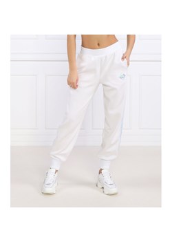 Armani Exchange Spodnie dresowe | Regular Fit ze sklepu Gomez Fashion Store w kategorii Spodnie damskie - zdjęcie 153277343