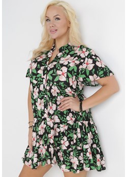Czarno-Zielona Rozkloszowana Sukienka w Kwiaty z Krótkim Rękawem i Falbanką Arelie ze sklepu Born2be Odzież w kategorii Sukienki - zdjęcie 153283714