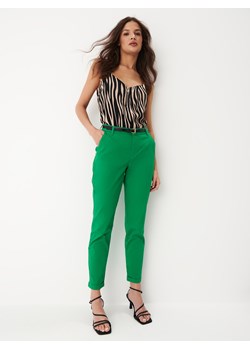 Mohito - Zielone spodnie chino slim - Zielony ze sklepu Mohito w kategorii Spodnie damskie - zdjęcie 153368251