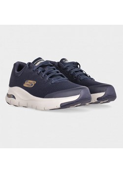 Męskie sneakersy SKECHERS Arch Fit - granatowe ze sklepu Sportstylestory.com w kategorii Buty sportowe męskie - zdjęcie 153387942