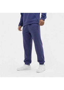 Męskie spodnie dresowe CALVIN KLEIN MEN 00GMS3P604 - niebieski ze sklepu Sportstylestory.com w kategorii Spodnie męskie - zdjęcie 153388312