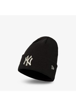 NEW ERA CZAPKA WMNS METALLIC BEANIE NYY ze sklepu Sizeer w kategorii Czapki zimowe damskie - zdjęcie 153480512
