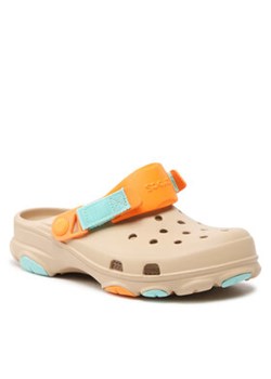Crocs Klapki Classic All Terrain Clog 206340 Beżowy ze sklepu MODIVO w kategorii Klapki męskie - zdjęcie 153484051