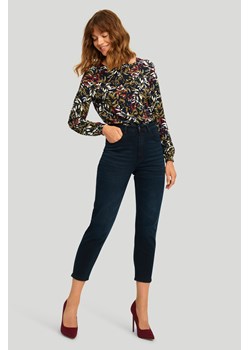 Stylowe jeansy o kroju mom-fit, ciemny granat ze sklepu Greenpoint.pl w kategorii Jeansy damskie - zdjęcie 153554461